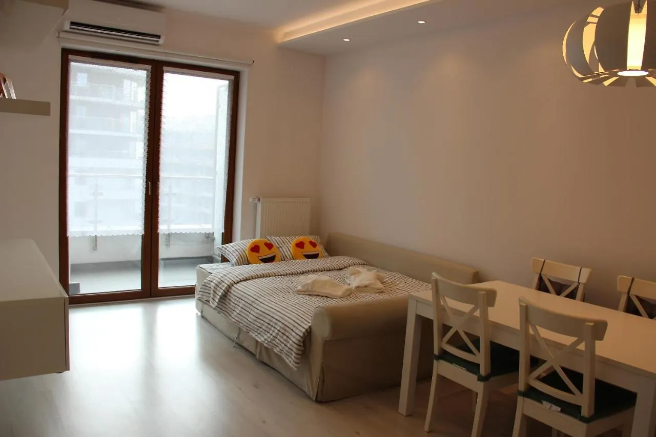 3 Rooms Aircon Apartment With Free Parking, Balcony Walking Distance Old Town Krakow 0*,