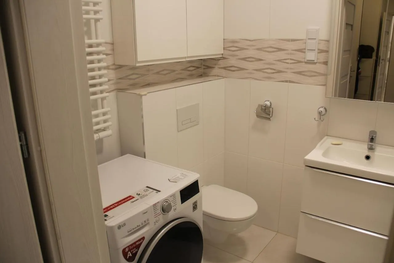 3 Rooms Aircon Apartment With Free Parking, Balcony Walking Distance Old Town Krakow 0*,