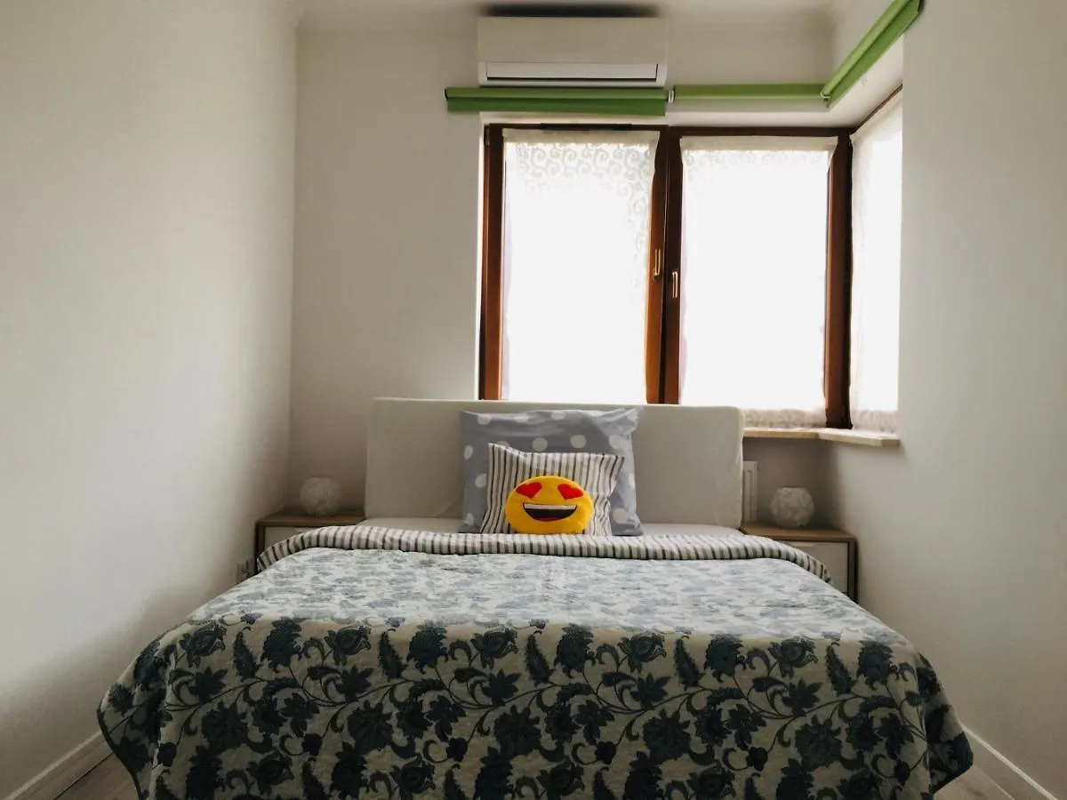 3 Rooms Aircon Apartment With Free Parking, Balcony Walking Distance Old Town Krakow