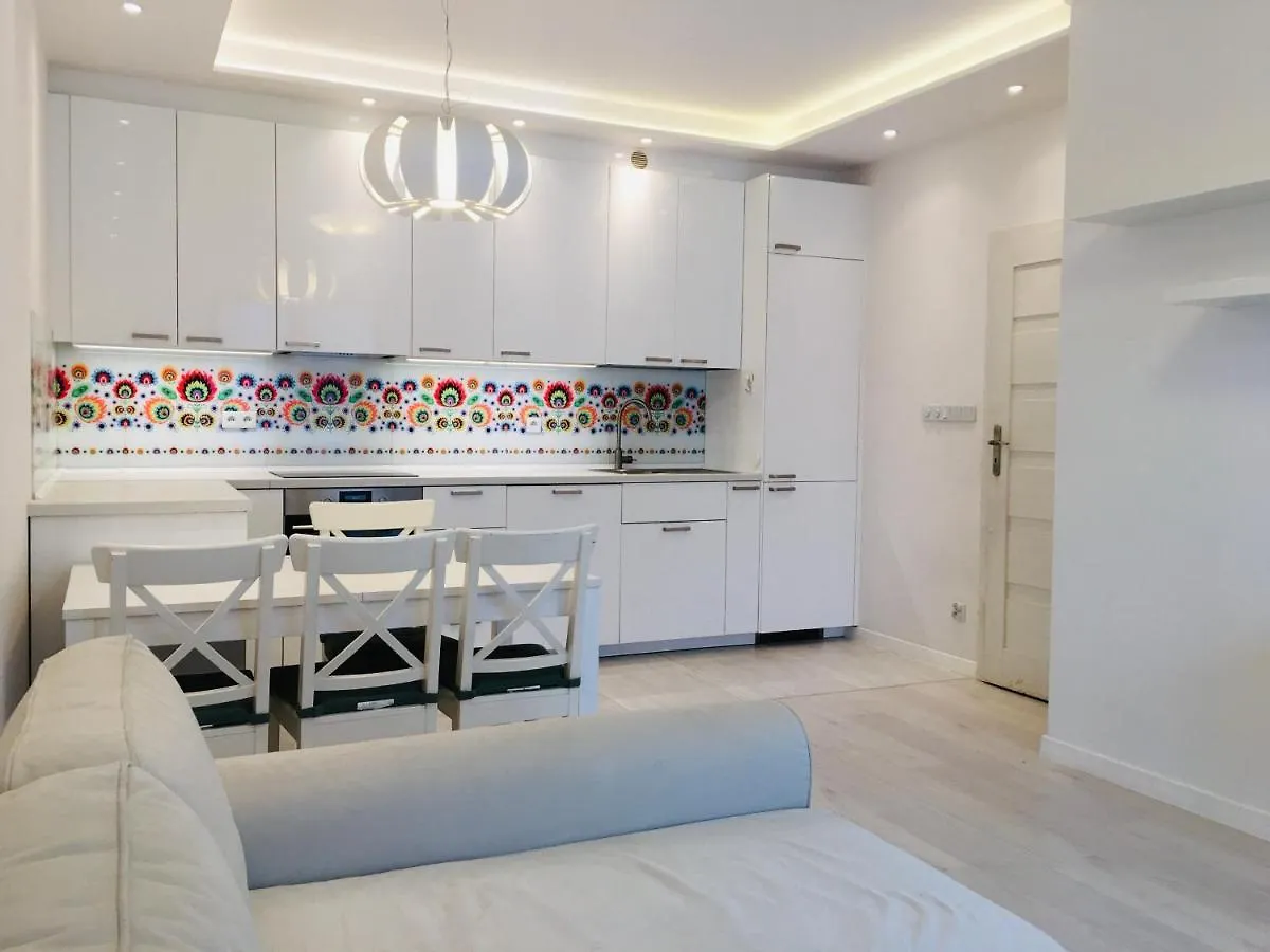 3 Rooms Aircon Apartment With Free Parking, Balcony Walking Distance Old Town Krakow