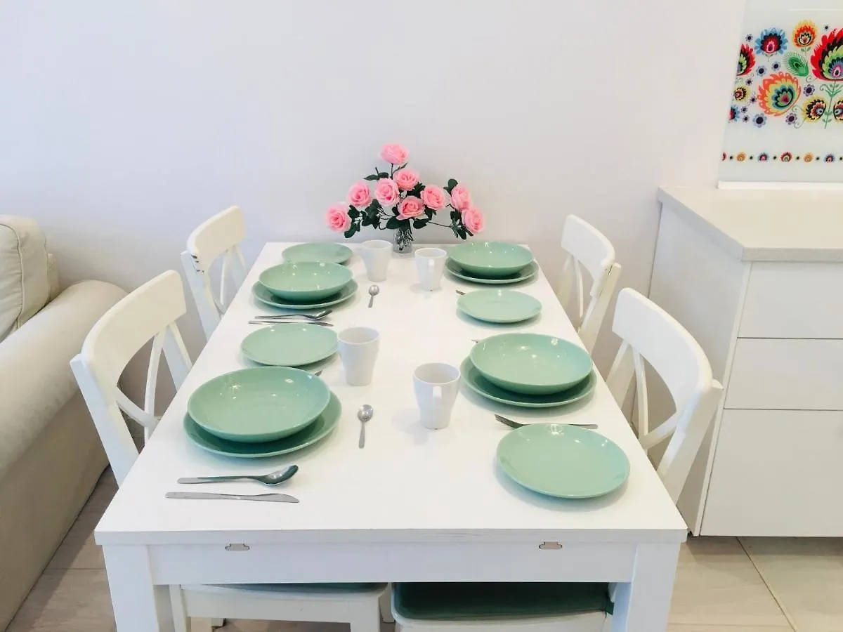 3 Rooms Aircon Apartment With Free Parking, Balcony Walking Distance Old Town Krakow