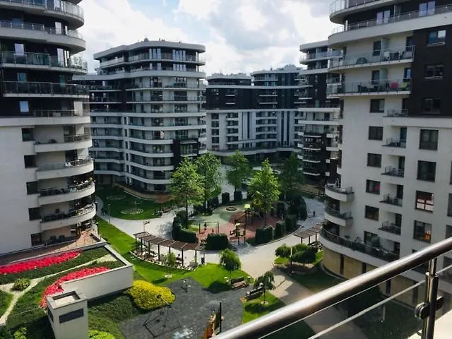 3 Rooms Aircon Apartment With Free Parking, Balcony Walking Distance Old Town location